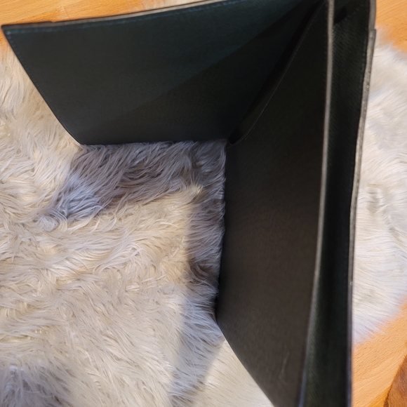 Louis Vuitton Taiga Elegant Green Laptop Bag - Picture 11 of 12